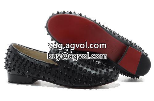 2022 シューズ クリスチャンルブタンコピー 着脱の簡単なスリップオンタイプ Christian Louboutinコピー 海外セレブ定番愛用 カジュアルシューズ