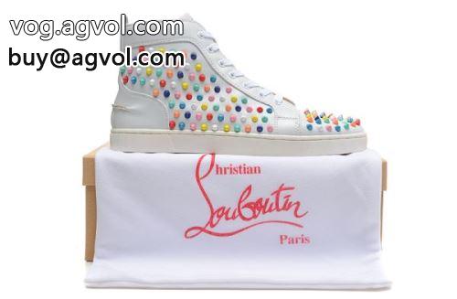 カジュアルシューズ   Christian Louboutinコピー  2022 人目を惹くデザイン クリスチャンルブタンコピー 存在感のある シューズ
