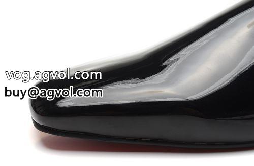 シューズ 2022  Christian Louboutinコピー 今からの季節にピッタリ！クリスチャンルブタンコピー 完売再入荷 カジュアルシューズ