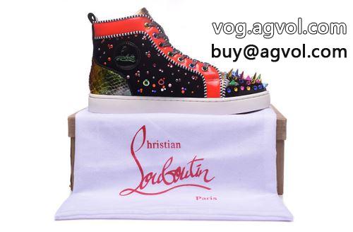 Christian Louboutinコピー 2022  クリスチャンルブタンコピー カジュアルシューズ シューズ コーデ 知的なムードを演出