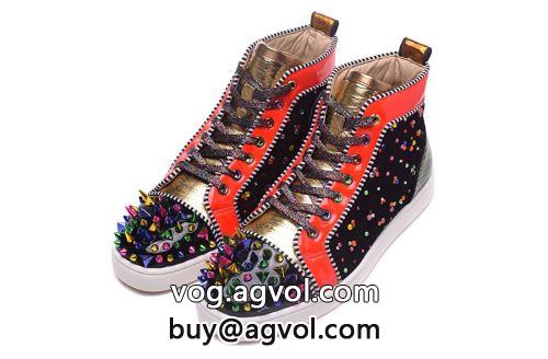 Christian Louboutinコピー 2022  クリスチャンルブタンコピー カジュアルシューズ シューズ コーデ 知的なムードを演出