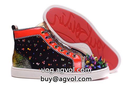 Christian Louboutinコピー 2022  クリスチャンルブタンコピー カジュアルシューズ シューズ コーデ 知的なムードを演出