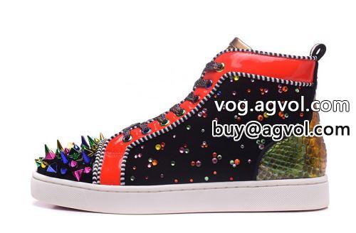 Christian Louboutinコピー 2022  クリスチャンルブタンコピー カジュアルシューズ シューズ コーデ 知的なムードを演出