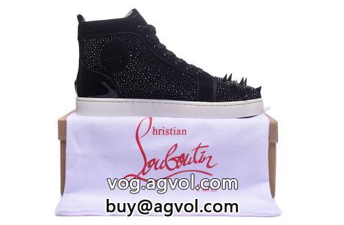 Christian Louboutinコピー 滑りにくい シューズ クリスチャンルブタンコピー お洒落な存在感  2022  カジュアルシューズ
