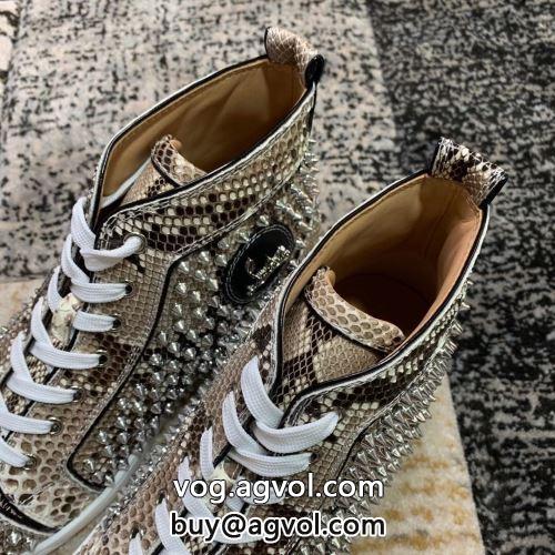 クリスチャンルブタンコピー 海外セレブ定番愛用  2022 シューズ  Christian Louboutinコピー カジュアルシューズ