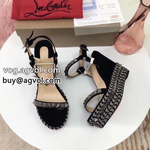 2022 シューズ 争奪戦必至 クリスチャンルブタンコピー サンダル パンプス Christian Louboutinコピー 流行を超えた定番シューズ