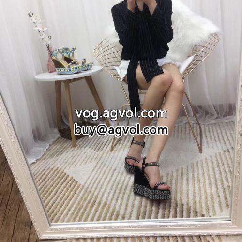 2022 シューズ 争奪戦必至 クリスチャンルブタンコピー サンダル パンプス Christian Louboutinコピー 流行を超えた定番シューズ