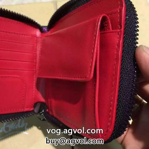 Christian Louboutinコピー 短財布 2022 クリスチャンルブタンコピー 小銭入れ ウォレット 上品な輝きを放つ形