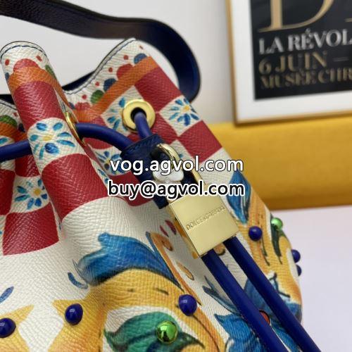 早くも完売している ドルチェ＆ガッバーナコピー 2022 斜め掛けバッグ 上品に着こなせ Dolce&Gabbanaコピー バッグ 大容量