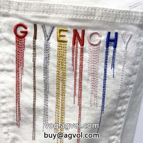 程よい丈感 2022 デニムパンツ GIVENCHYコピー ジバンシィコピー シックスタイルに活躍