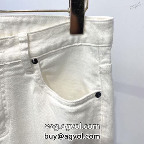 程よい丈感 2022 デニムパンツ GIVENCHYコピー ジバンシィコピー シックスタイルに活躍