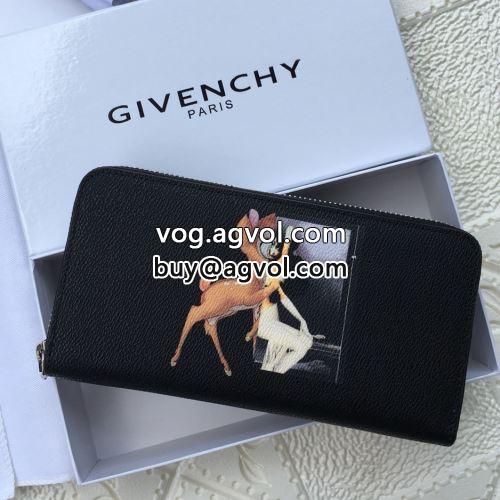 ウォレット 2022 大容量 ジバンシィコピー 確定となる上品 優しい色合い GIVENCHYコピー