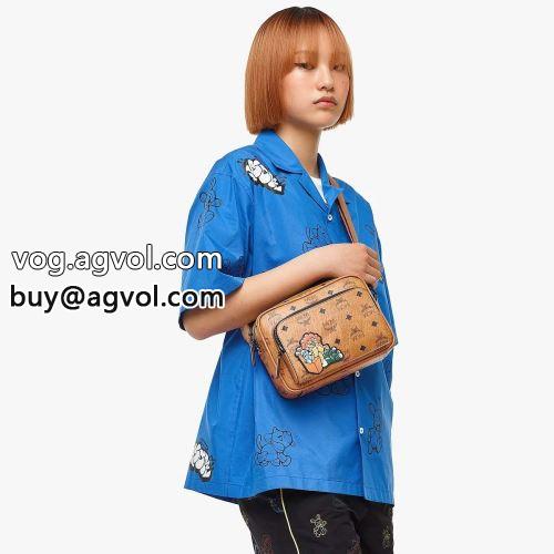 今からの季節にピッタリ！ バッグ 2022 MCM  エムシーエム コピー 気軽に持てる ショルダーバッグ