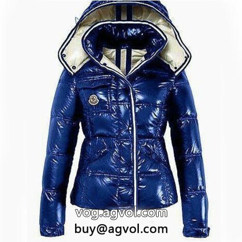 2022 MONCLERコピー 秋冬を彩る一着 軽量 モンクレールコピー  ダウンジャケット 今からの季節にピッタリ！  