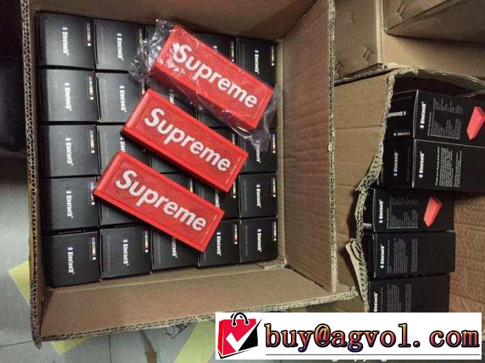 美品 2015 SUPREME シュプリーム 便利性あるブルートゥーススピーカー