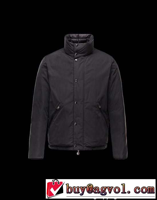 フィット感抜群の 2015秋冬 MONCLER モンクレール　定番のダウンジャケット