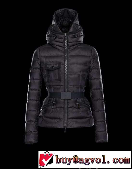 高級感ある　秋冬 moncler モンクレール 満点　光沢感がありアクセント抜群のダウンジャケット