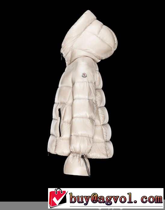上品な雰囲気漂い　 2015秋冬 MONCLER モンクレール 格安　ダウンジャケット