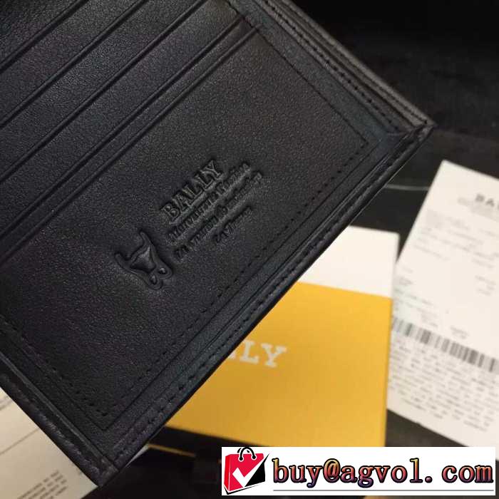 シンプルフォルムに　 人気激売れ bally バリー　収納数が多く 財布