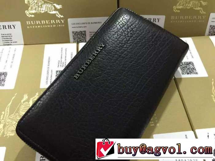 上品で幅広い　 burberry バーバリー 使い勝手も良いアイテム　 ビジネスケース 財布