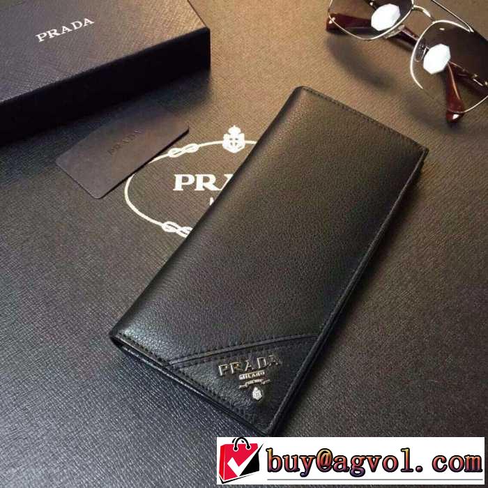 高級感のあるデザイン　秋冬 prada プラダ　収納できる 二つ折り財布