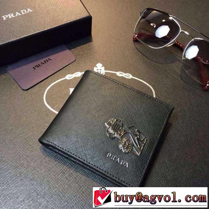 実用性が備わった 秋冬 prada プラダ 抜群の収納力　短財布