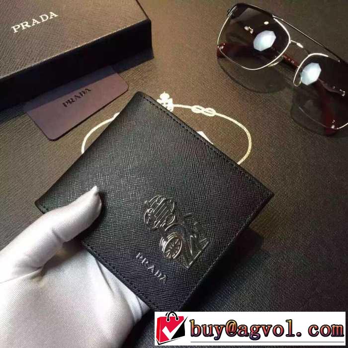 実用性が備わった 秋冬 prada プラダ 抜群の収納力　短財布