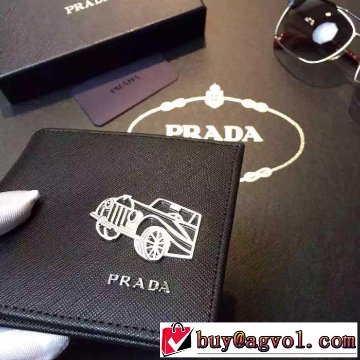 実用性が備わった 秋冬 prada プラダ 抜群の収納力　短財布