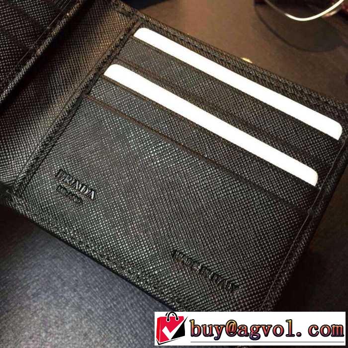 実用性が備わった 秋冬 prada プラダ 抜群の収納力　短財布