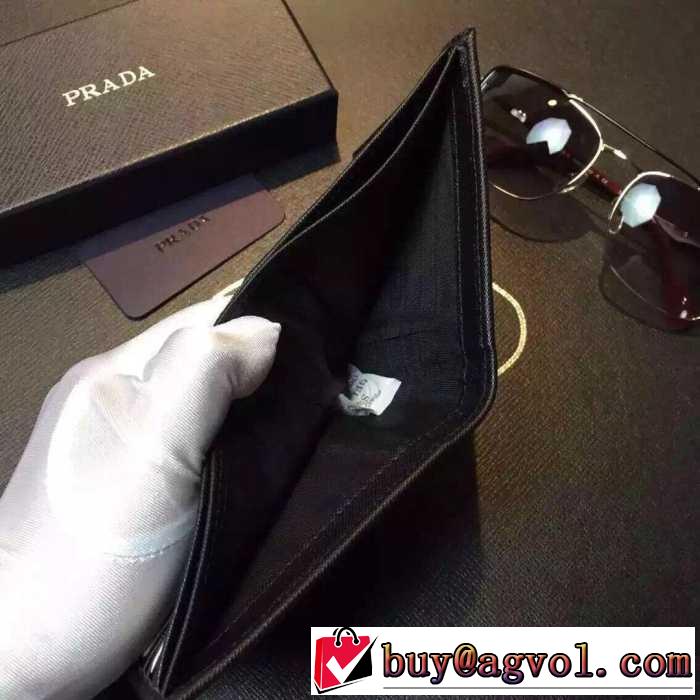 実用性が備わった 秋冬 prada プラダ 抜群の収納力　短財布
