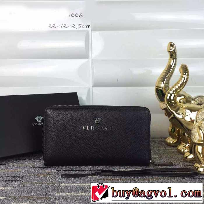 お洒落に　クリスチャンルブタン　Peter Pouch クラッチバッグ ブラック　貴重品　春夏新作