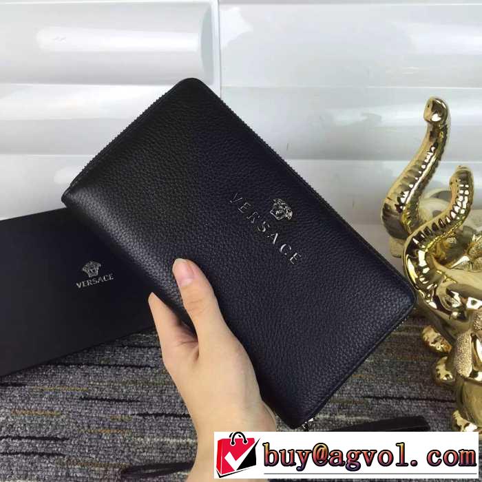 お洒落に　クリスチャンルブタン　Peter Pouch クラッチバッグ ブラック　貴重品　春夏新作
