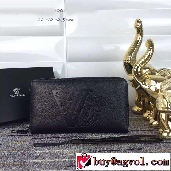 お洒落に　クリスチャンルブタン　Peter Pouch クラッチバッグ ブラック　貴重品　春夏新作