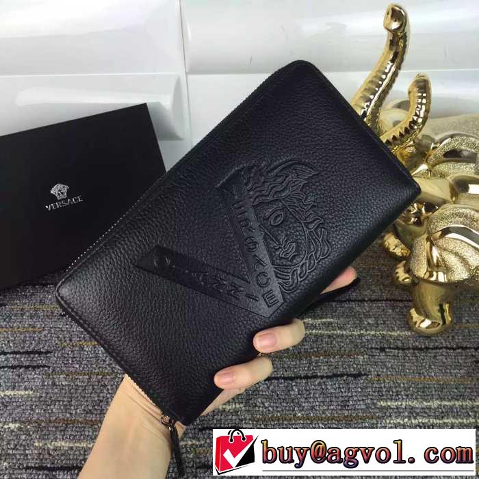 お洒落に　クリスチャンルブタン　Peter Pouch クラッチバッグ ブラック　貴重品　春夏新作