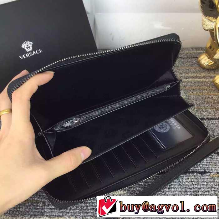 お洒落に　クリスチャンルブタン　Peter Pouch クラッチバッグ ブラック　貴重品　春夏新作