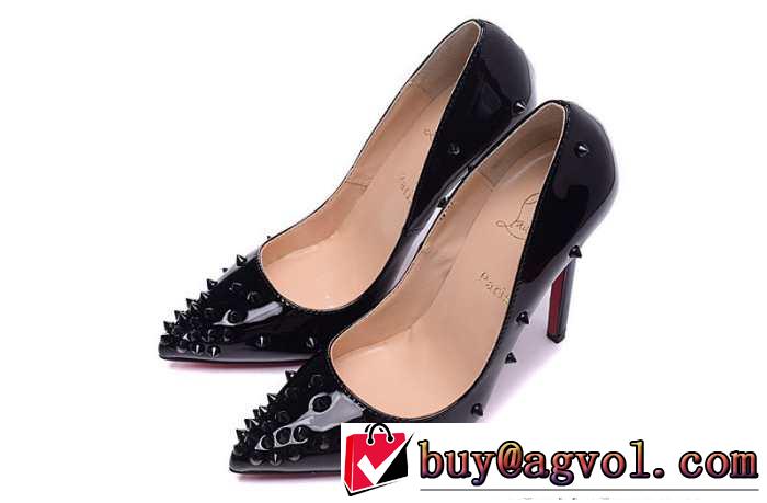 上品な雰囲気が漂う　 2015 Christian Louboutinクリスチャンルブタン 洗練されたパンプス