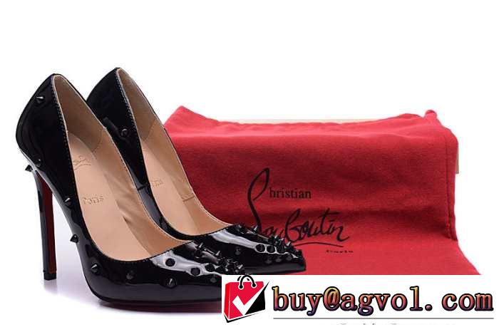 上品な雰囲気が漂う　 2015 Christian Louboutinクリスチャンルブタン 洗練されたパンプス