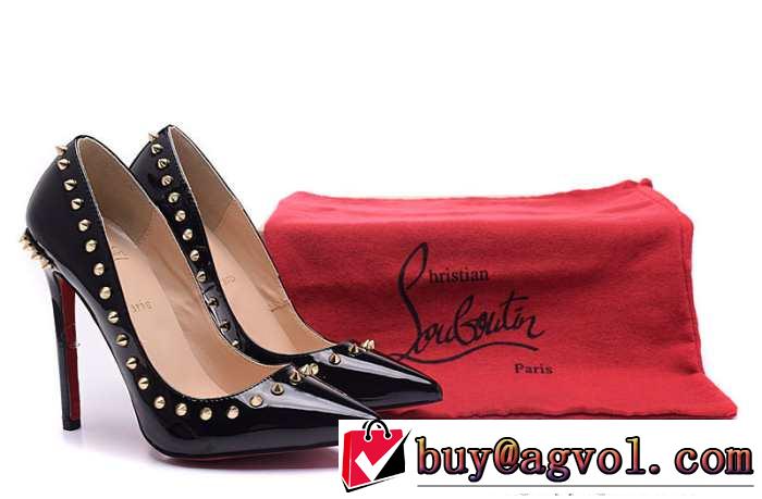華やかさが魅力　 2015 Christian Louboutinクリスチャンルブタン個性的 パンプス