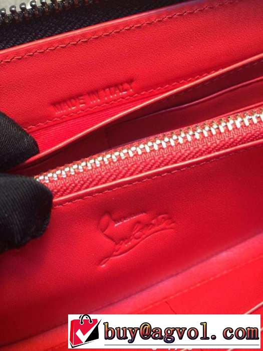 実用的なアイテム　 2015 Christian Louboutinクリスチャンルブタン 個性的なデザインで財布