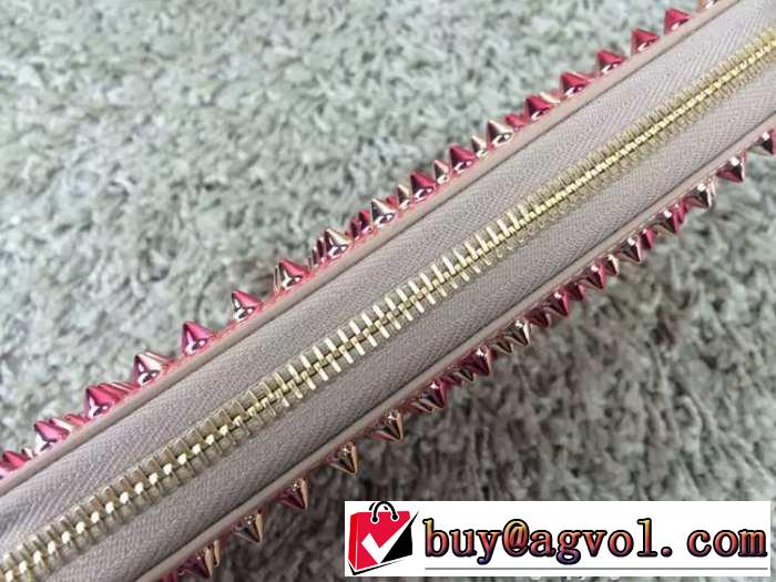 完売品！2015 Christian Louboutinクリスチャンルブタン 収納力も抜群　財布