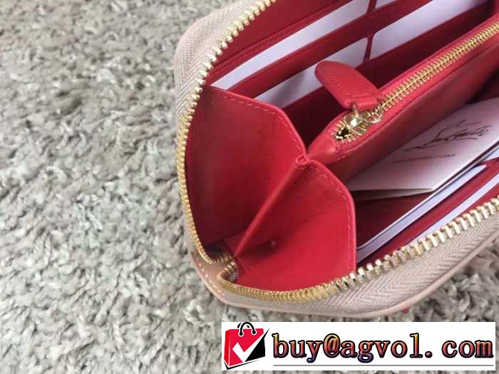 完売品！2015 Christian Louboutinクリスチャンルブタン 収納力も抜群　財布