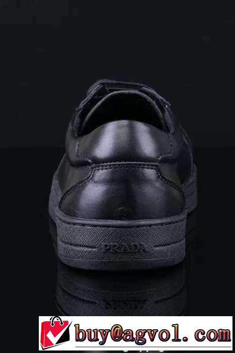 ムダな装飾を排したデザイン 2015 PRADA プラダ フラットシューズ 軽量で疲れにくい