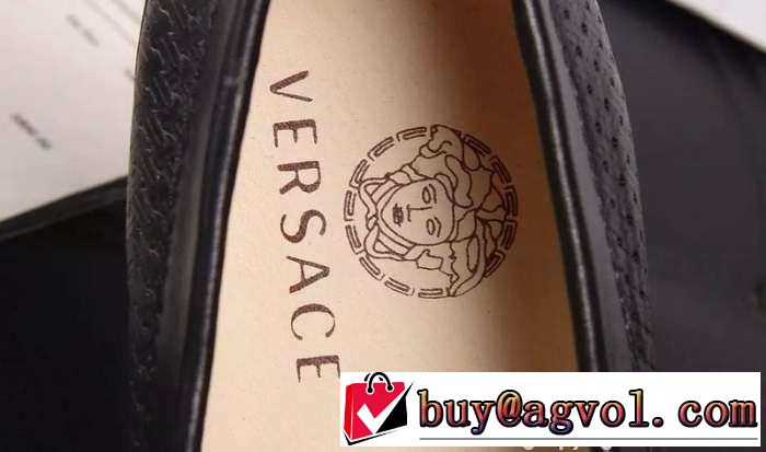 定番なスタイル　2015 VERSACE ヴェルサーチ  カジュアルシューズ 優しい履き心地