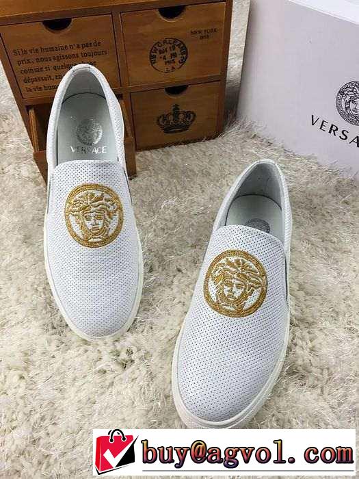 お買得　2015 VERSACE ヴェルサーチ カジュアルシューズ 柔軟性