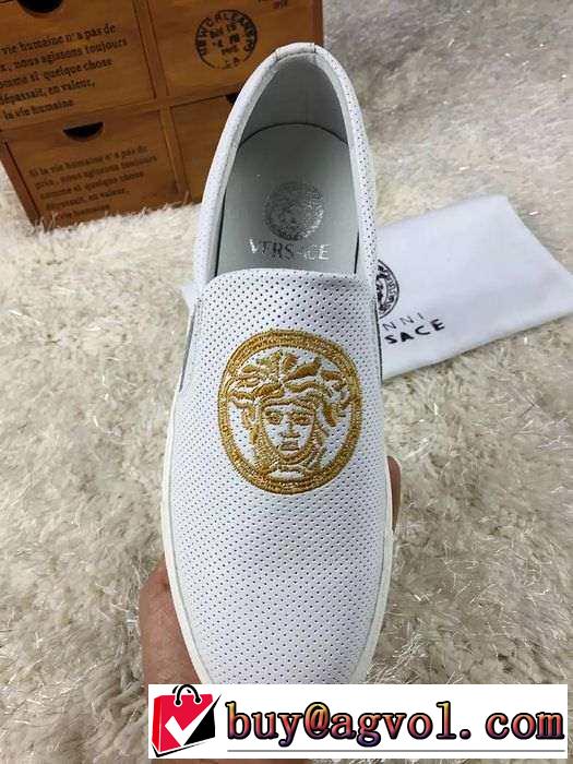 お買得　2015 VERSACE ヴェルサーチ カジュアルシューズ 柔軟性
