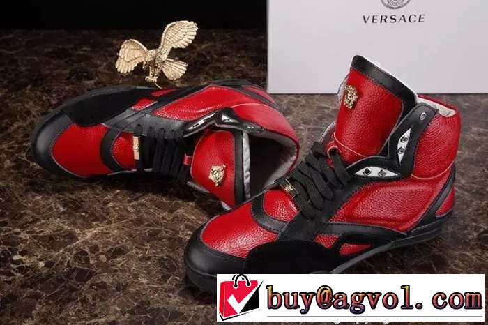高級感を引き立てる　2015 VERSACE ヴェルサーチ ハイカットスニーカー