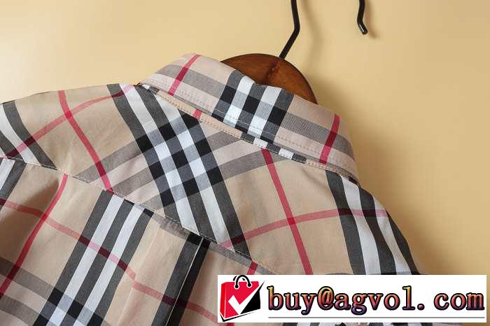 大人っぽい落ち着いた印象　2015秋冬 BURBERRY バーバリー　格安 長袖シャツ