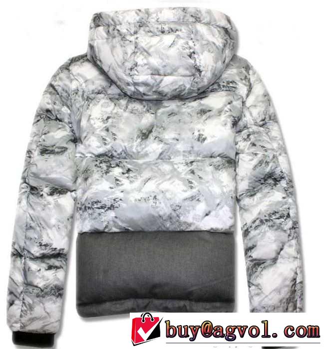 美品 2015秋冬 MONCLER モンクレール　大人雰囲気を醸す  ダウンジャケット