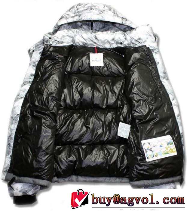 美品 2015秋冬 MONCLER モンクレール　大人雰囲気を醸す  ダウンジャケット