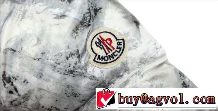美品 2015秋冬 MONCLER モンクレール　大人雰囲気を醸す  ダウンジャケット
